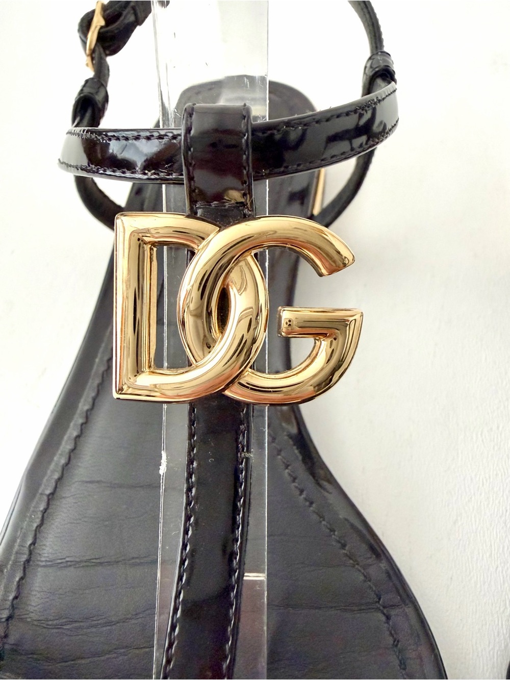 DOLCE & GABBANA | Black Patent DG Gold Logo Flat Sandals Ankle Strap EU 38.5 - Picture 6 of 13